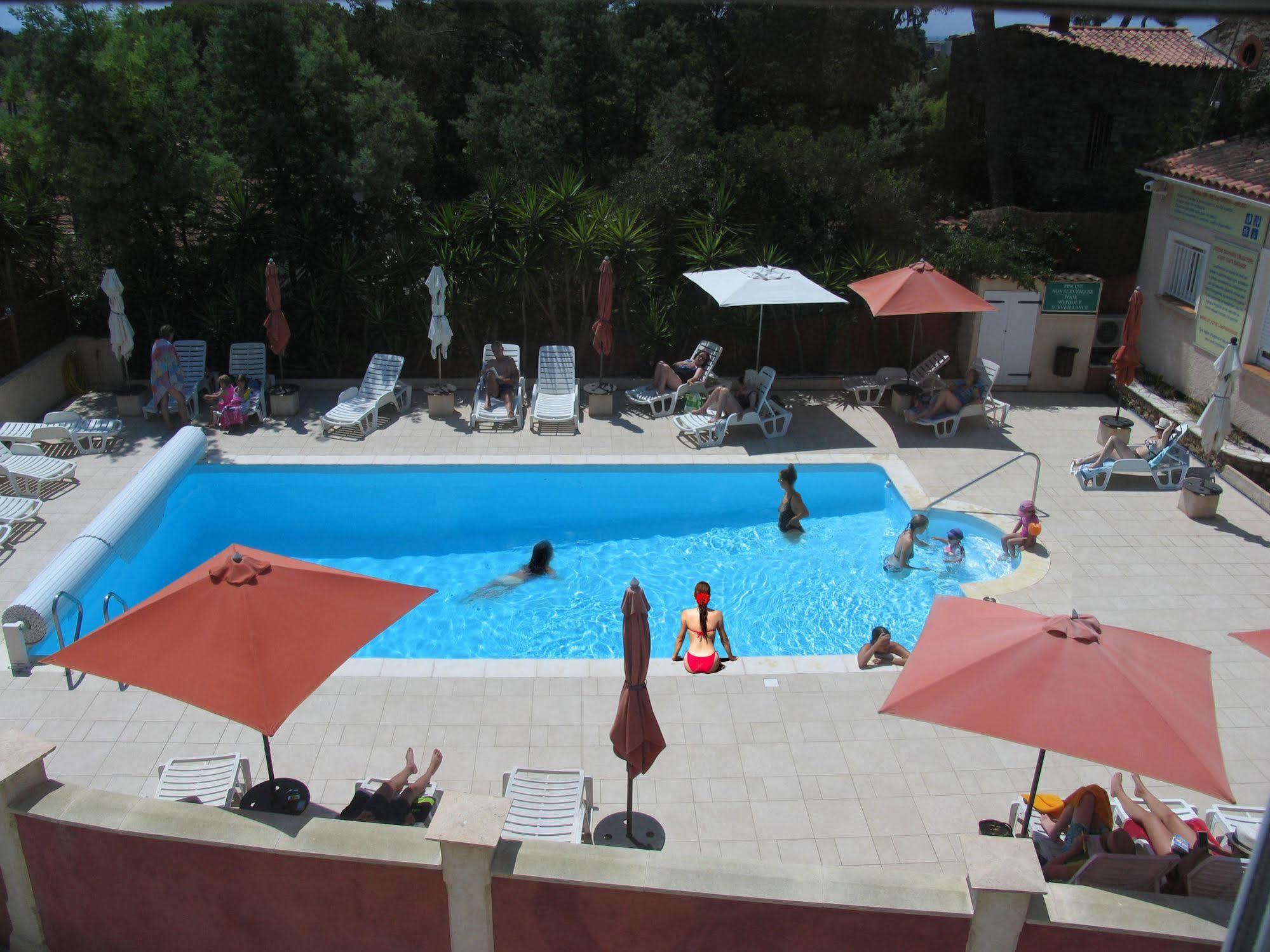 Hotel Et Studios Les Amandiers แซ็งต์-ราฟาเอล ภายนอก รูปภาพ