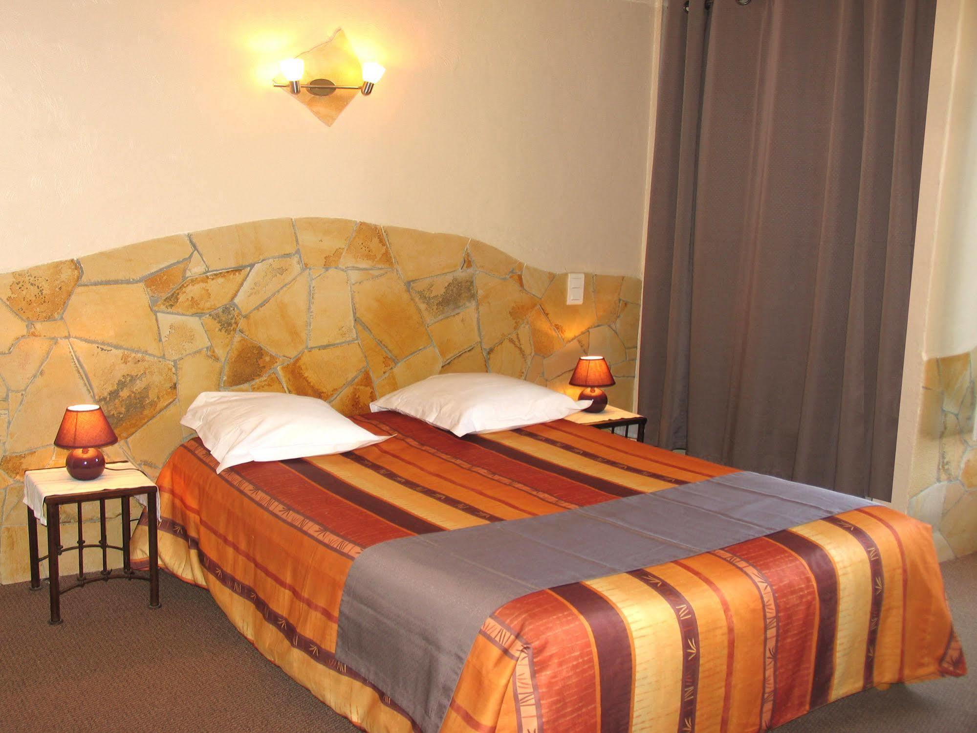 Hotel Et Studios Les Amandiers แซ็งต์-ราฟาเอล ภายนอก รูปภาพ
