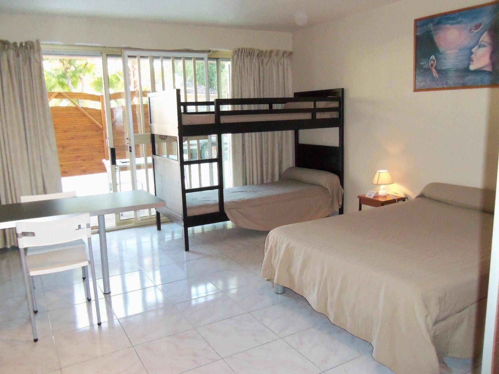 Hotel Et Studios Les Amandiers แซ็งต์-ราฟาเอล ภายนอก รูปภาพ