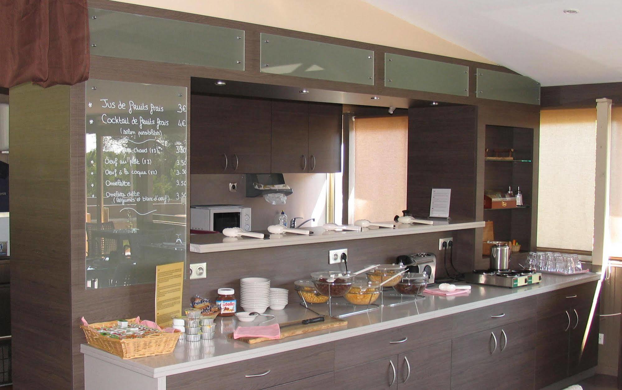 Hotel Et Studios Les Amandiers แซ็งต์-ราฟาเอล ภายนอก รูปภาพ
